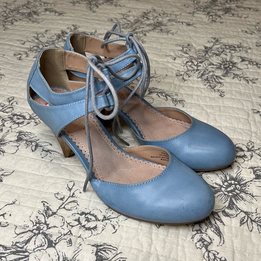 Restricted Blue heels with a wooden kitten wedge